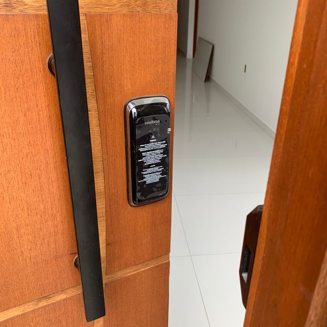trava eletrica porta